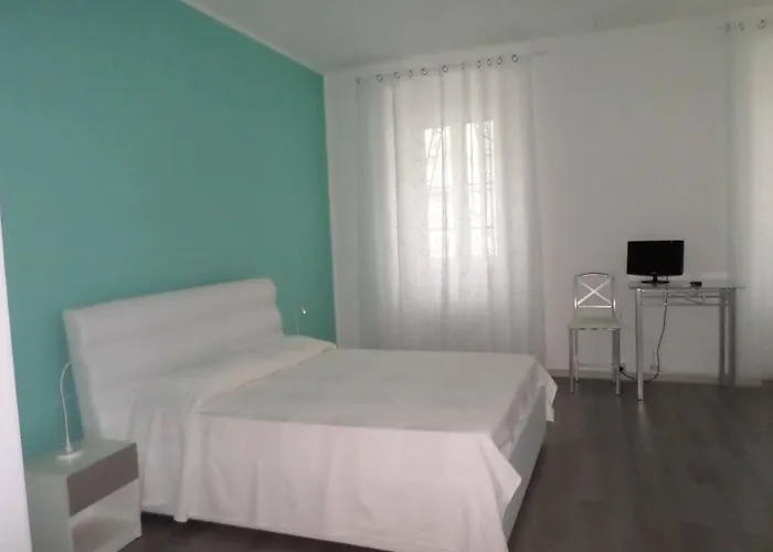 Porto Vecchio - Stazione Couette-café Trieste